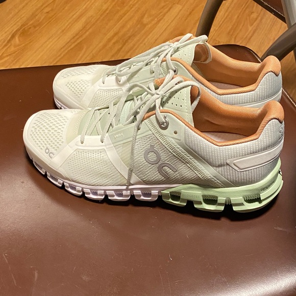 On Running Women's Shoes in Mint and Peach - Picture 1 of 8